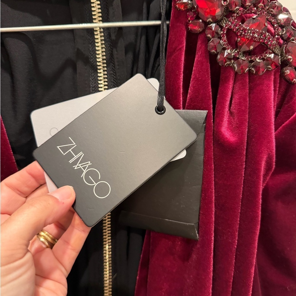 ZHIVAGO
Roxy Rumbles Velvet Mini Dress
$550 - Picture 6 of 10